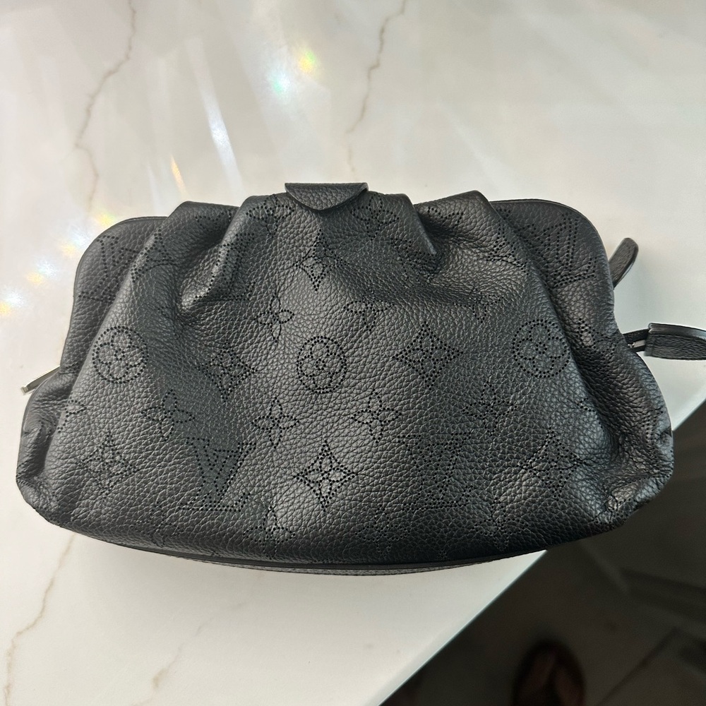 🌸🌸Excellent Condition Louis Vuitton Scala Pouch bag Mahina Leather Mini🌸